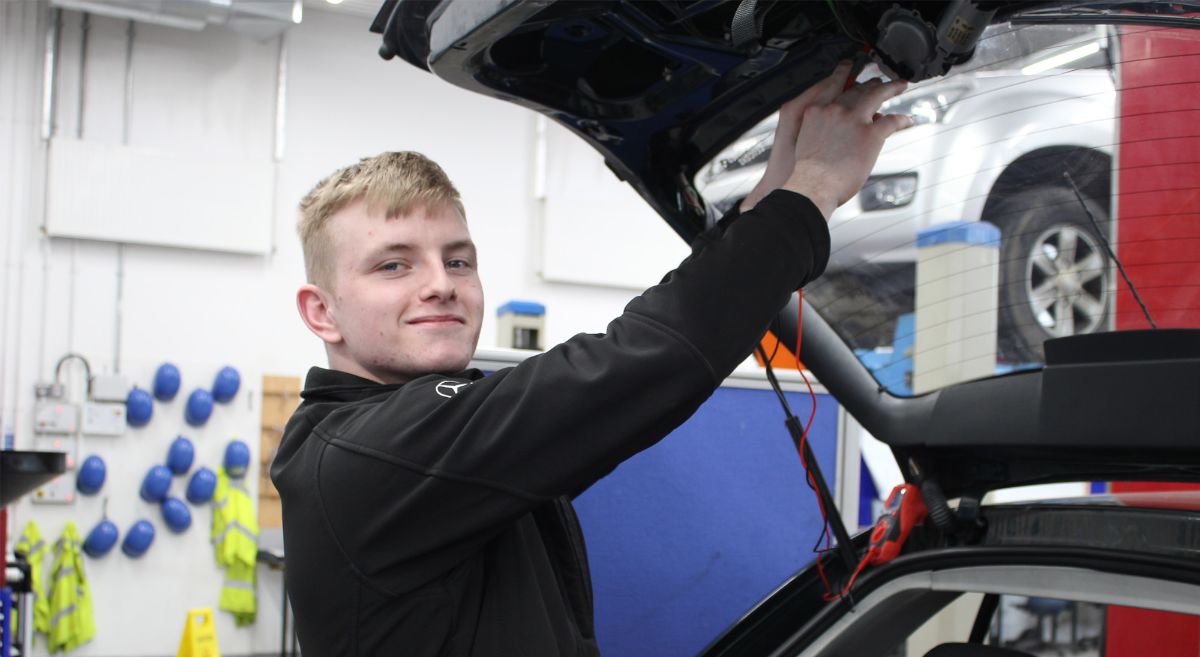 Level 3 Vehicle Maintenance and Repair Apprentice Andrew Kenmore Tops Inter College competition